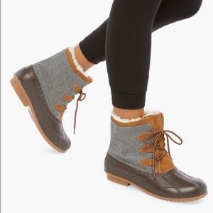 NWT Duck snow boots 6.5 US